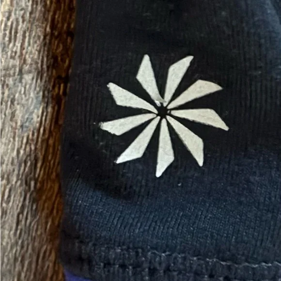 Athleta woman’s cropped leggings 
Size small blue black - Picture 5 of 8